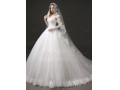 خرید لباس عروس و لوازم حانبی ارزان قیمت در بازارآنلاین - عروس و داماد از پشت سر