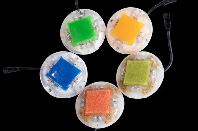 چراغ چشم گربه ای ، گل میخ سولار