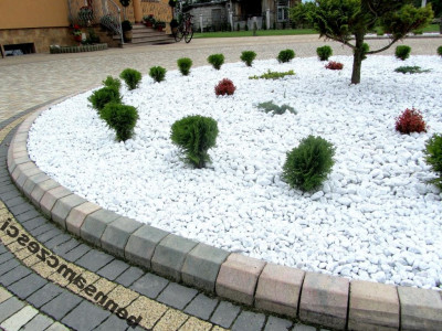 توزیع سنگ ریزه وقلوه سنگ برای تزئین فضای سبز