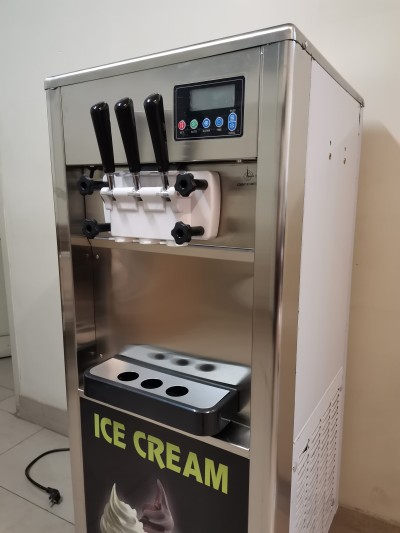 دستگاه بستنی قیفی 