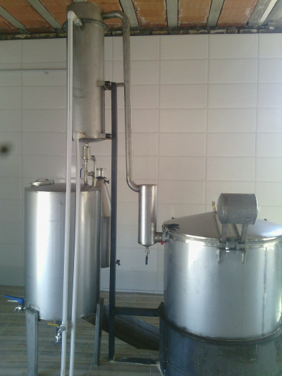 دیگ گلاب گیری