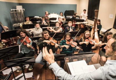 آموزش هنر موسیقی همراه با اساتید مجرب در آموزشگاه