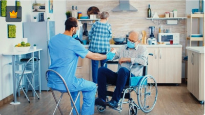 خدمات پرستاری از سالمندان در منزل
