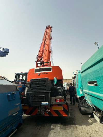 جرثقیل 25 تن تادانو در بازرگانی بلوچ