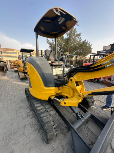 مینی بیل کوماتسو