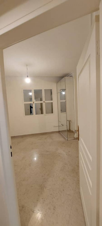 اجاره چهار راه فرمانیه / 100متر 2خواب/قیمت مناسب